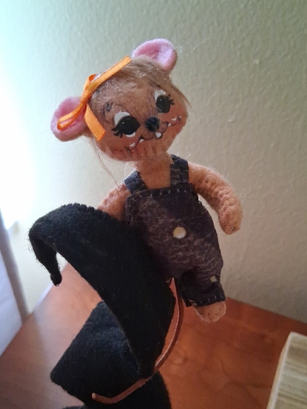 Annalee 2021 Halloween Pumpkin with Witch Hat and Mouse Accent - Orange - Picture 4 of 10